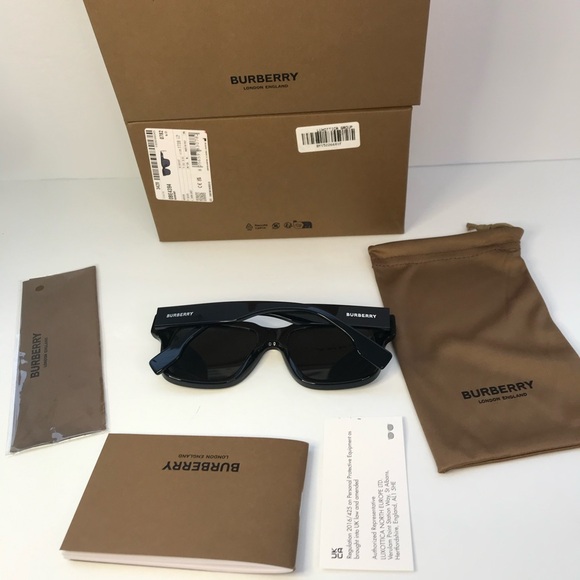 BURBERRY Hayden BE4394 square sunglass black frame with dark grey lenses. - Picture 10 of 14
